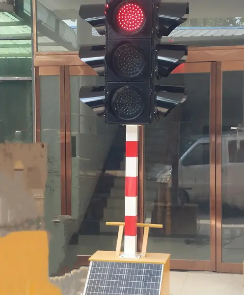 Road traffic command traffic light control system solar portable traffic warning light for harbor