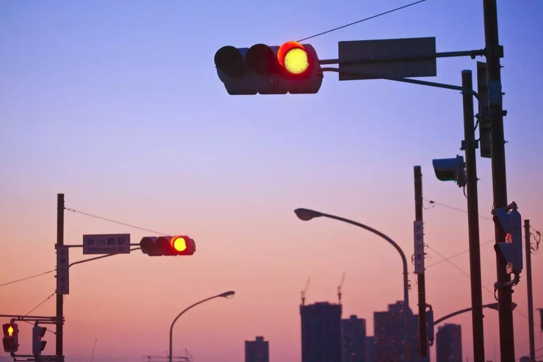 Solar traffic lights